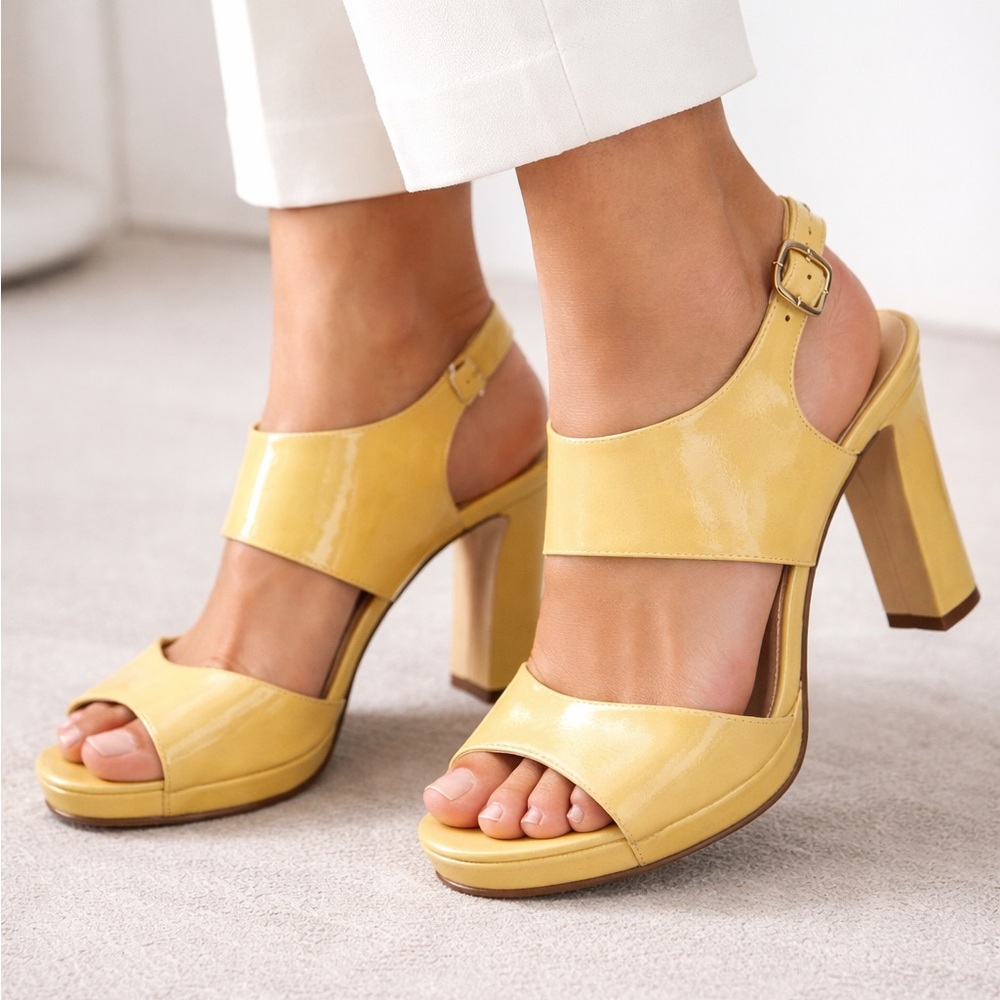 Max Mara Tan Patent Heels/ 7.5